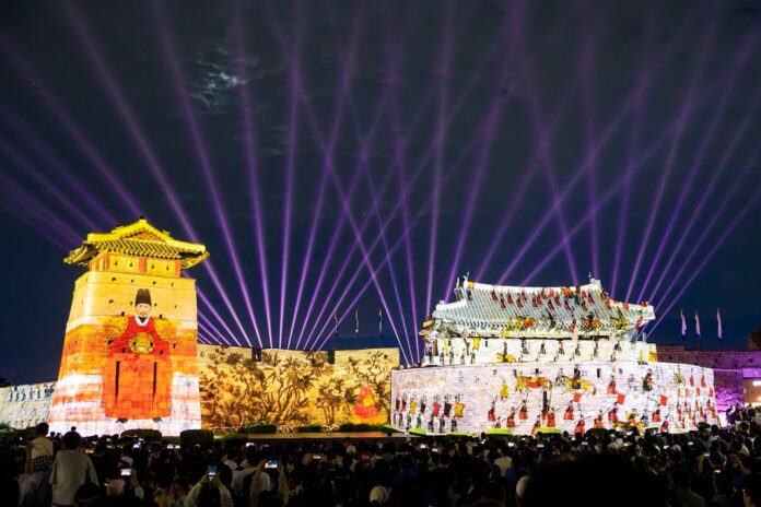 1-1.2025수원화성미디어아트관람객51만여명찾았다