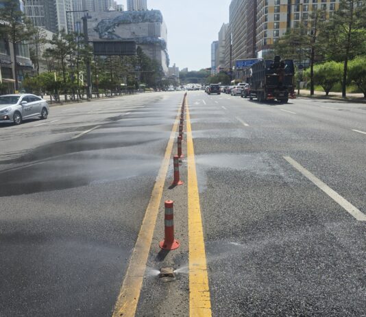 수원특례시, 폭염 대비해 노면빗물분사시스템 본격적으로 가동